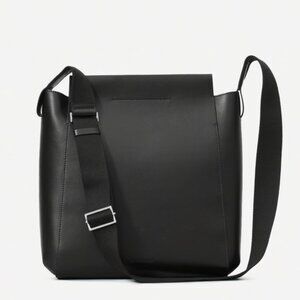 Everlane Form Bag in Black